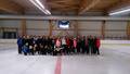 60 österreichische Synchroneisläufer am Eis in der Eishalle Telfs